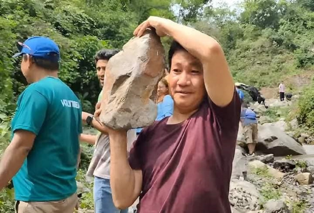 धरान नगरप्रमुख साम्पाङको श्रमदान अभियान जारी